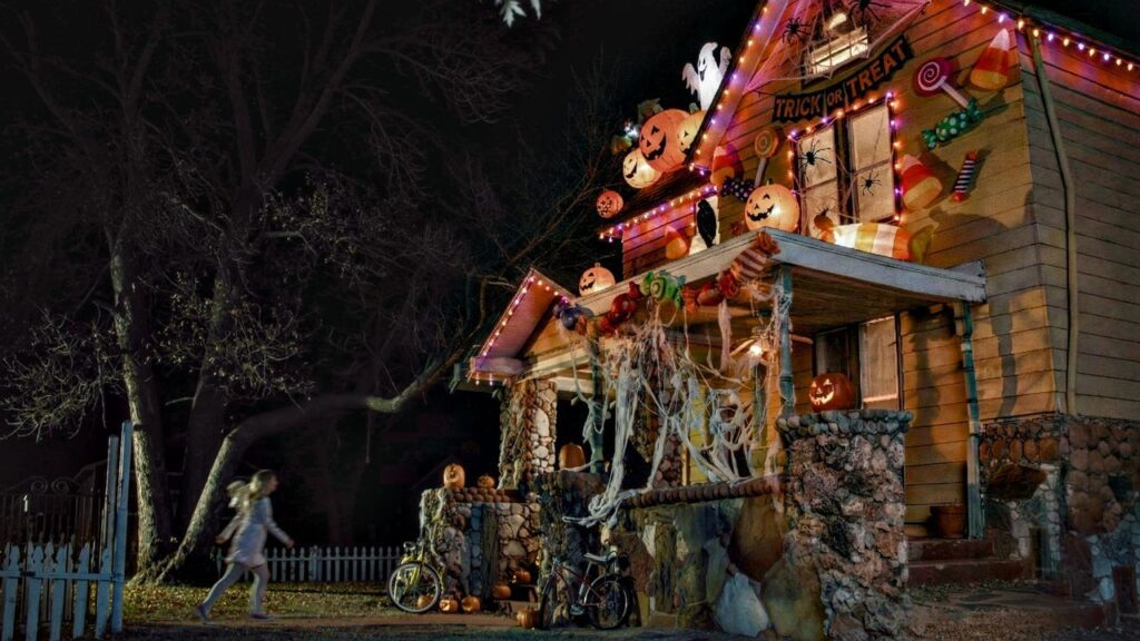 Candy-covered haunted house in Hansel & Gretel's Halloween