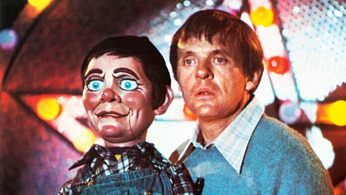 Anthony Hopkins with killer ventriloquist dummy in Magic horror movie